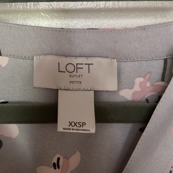 The Loft, petite XS, long sleeve, light grey, lounge/ cocktail dress. - Picture 2 of 4